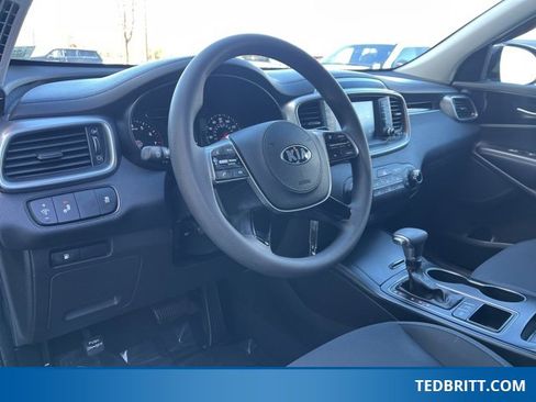 Used 2019 Kia Sorento LX image 23