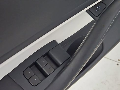 Used 2021 Tesla Model 3 Standard Range Plus image 17