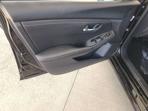 Used 2025 Nissan Sentra SV FWD image 28
