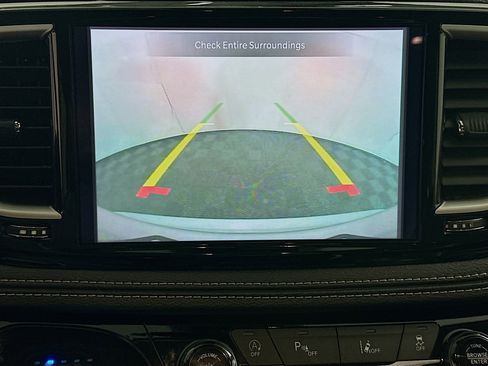 Used 2024 Chrysler Pacifica Touring-L image 23