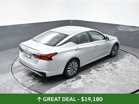 Used 2024 Nissan Altima 2.5 SV image 41