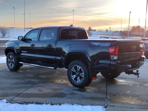 Used 2017 Toyota Tacoma TRD Sport image 8