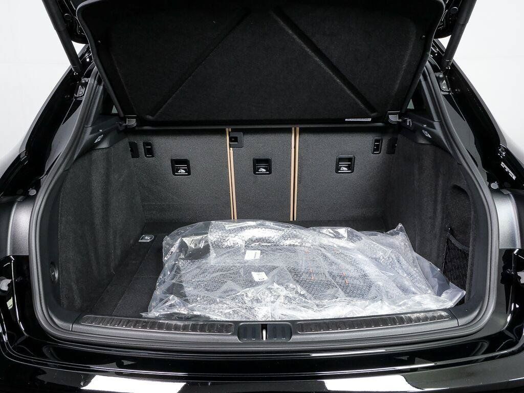 Certified 2026 Porsche Macan AWD/4WD image 31