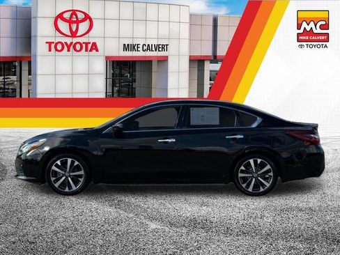 Used 2017 Nissan Altima 2.5 SR FWD image 2