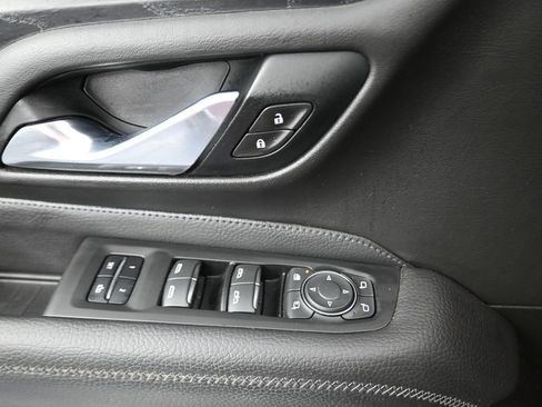 Used 2021 GMC Yukon XL Denali w/ Denali Premium Package image 12