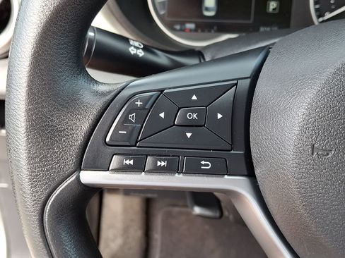 Used 2021 Nissan Versa SV FWD image 21