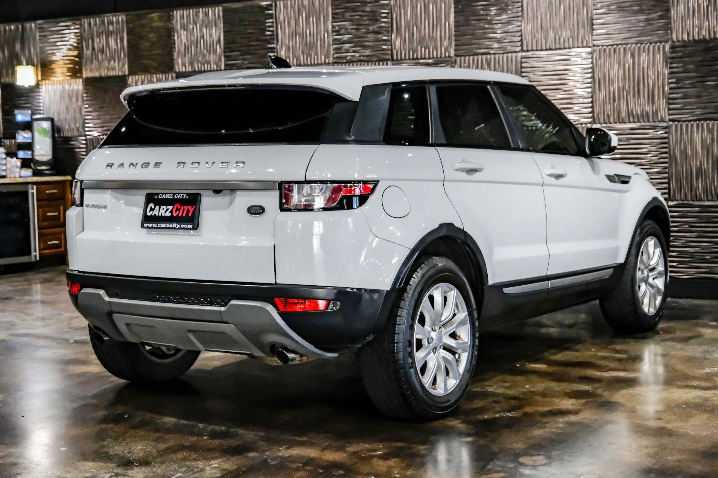 Used 2017 Land Rover Range Rover Evoque SE AWD/4WD image 8