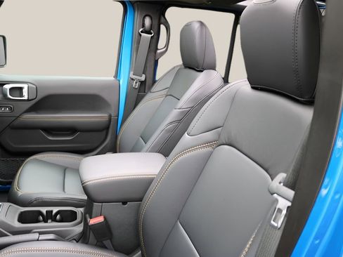 New 2026 Jeep Wrangler Unlimited Sahara AWD/4WD image 13