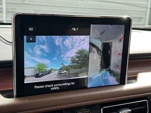 Used 2023 Lincoln Aviator Reserve w/ Equipment Group 201A RWD image 23