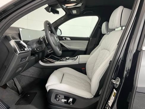 New 2026 BMW X7 xDrive40i w/ Premium Package image 10