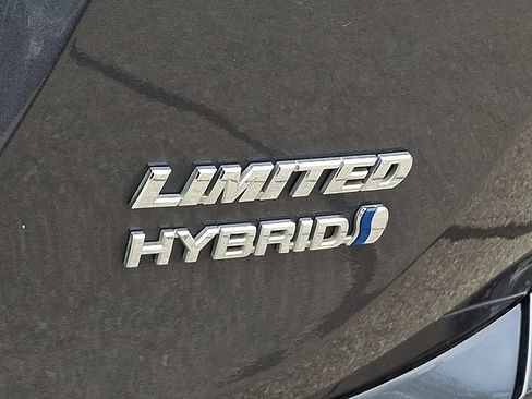 Used 2017 Toyota RAV4 Limited AWD/4WD image 33