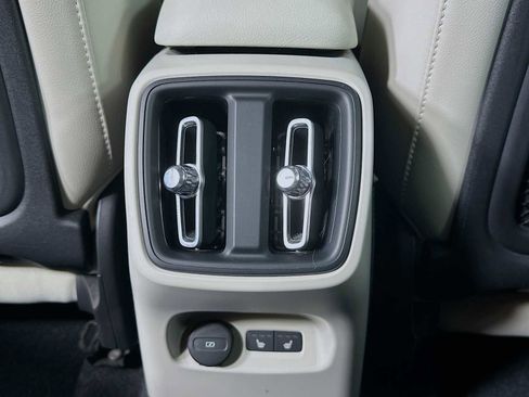 Used 2023 Volvo XC40 B5 Ultimate w/ Protection Package Premier image 24