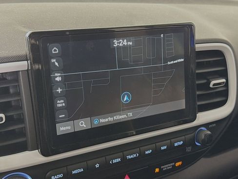 Used 2024 Hyundai Venue Limited image 17