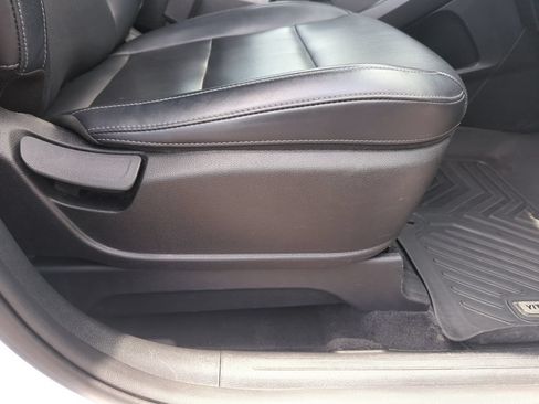 Used 2022 Kia Telluride LX FWD image 38