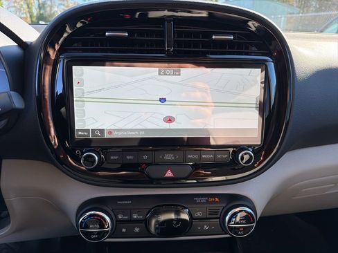 Certified 2025 Kia Soul EX image 21