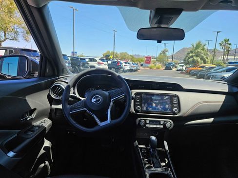 Used 2023 Nissan Kicks SR w/ SR Premium Package FWD image 11