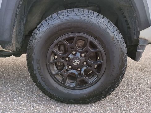 Used 2019 Toyota Tacoma SR image 11