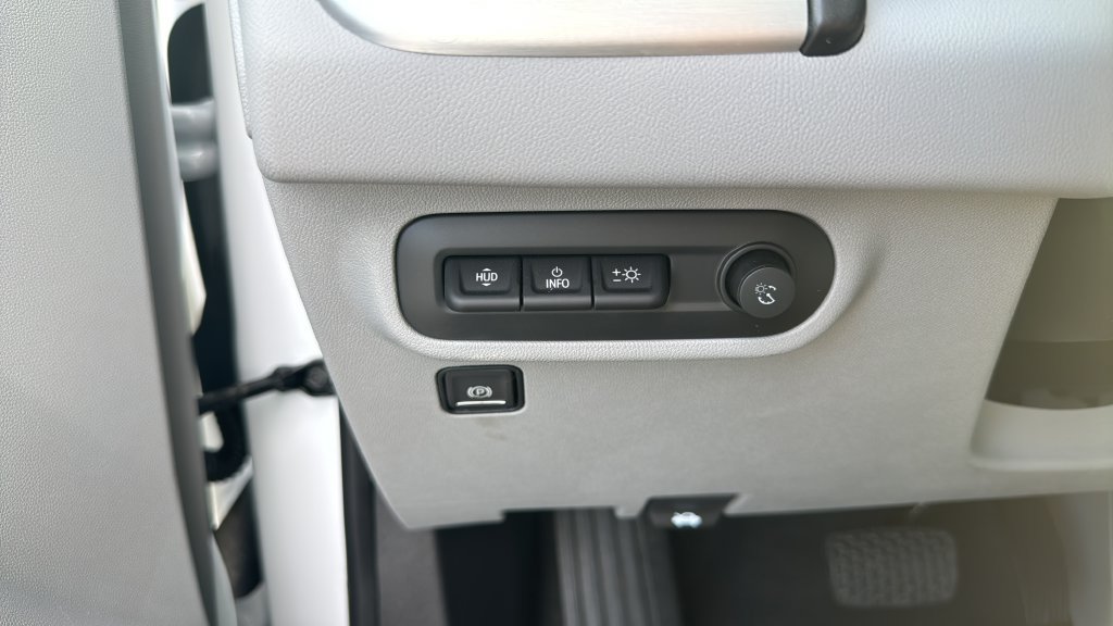 Used 2024 GMC Terrain SLT w/ Tech Package FWD image 28