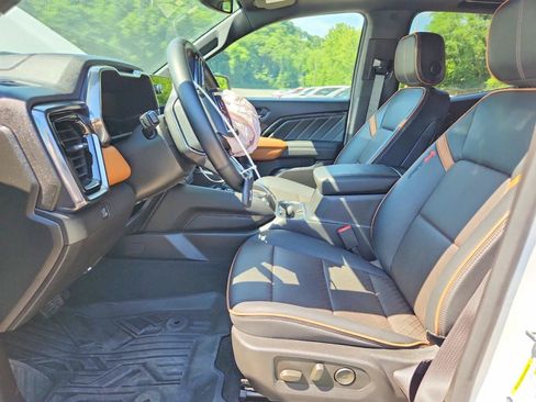 Used 2024 GMC Canyon AT4 w/ AT4 Premium Package AWD/4WD image 6