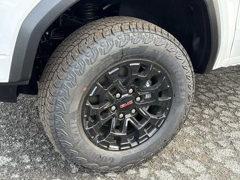 New 2026 GMC Canyon Elevation RWD image 8