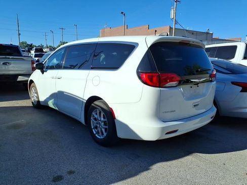 Used 2023 Chrysler Voyager LX FWD image 2