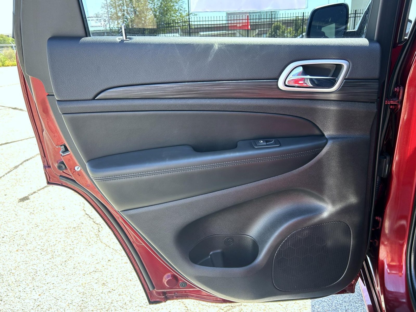 Used 2021 Jeep Grand Cherokee Laredo X AWD/4WD image 18