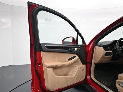 Certified 2023 Porsche Macan S AWD/4WD image 16