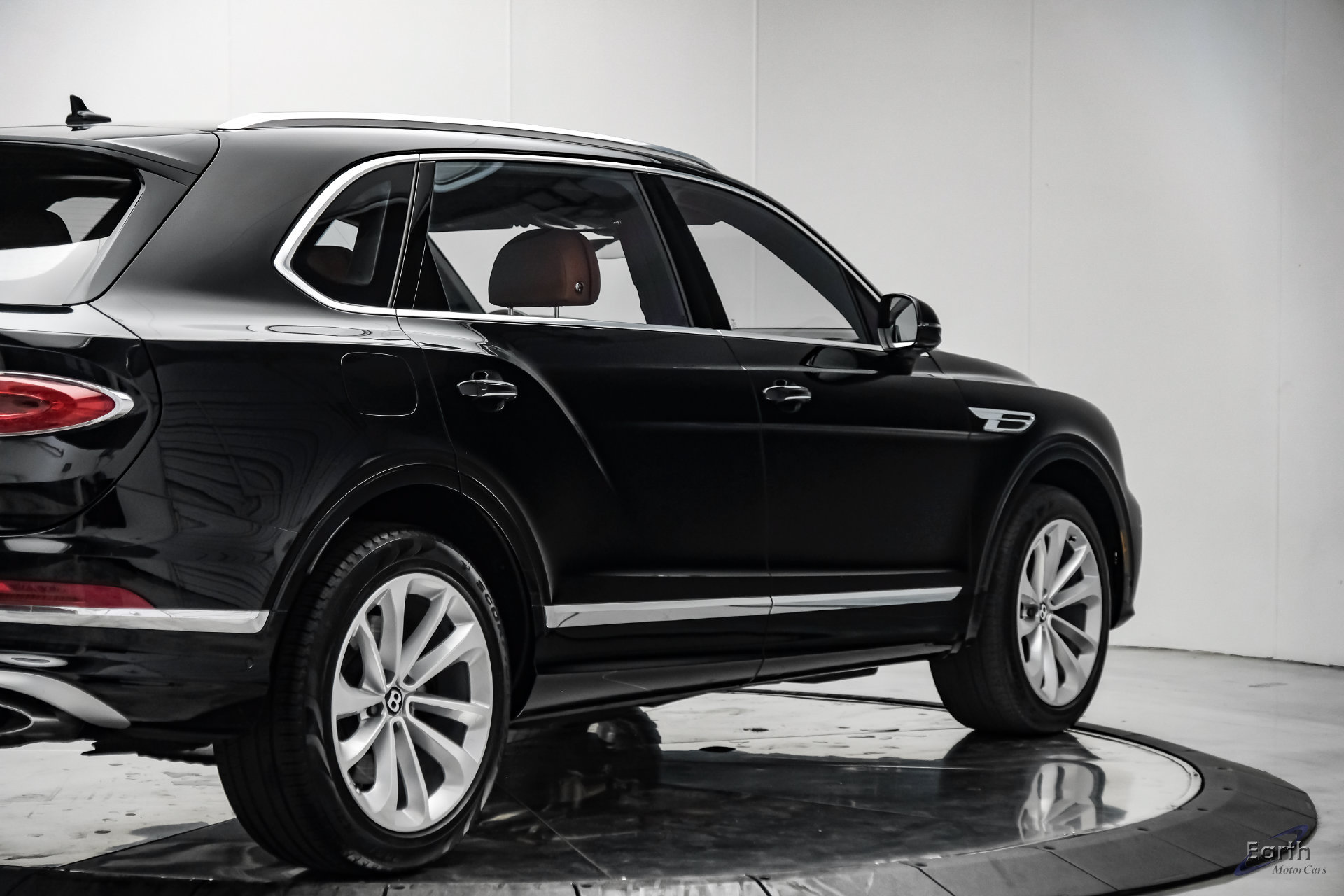 Used 2023 Bentley Bentayga Extended Wheelbase AWD/4WD image 16