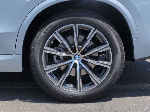Used 2026 BMW X5 xDrive40i w/ M Sport Package AWD/4WD image 14