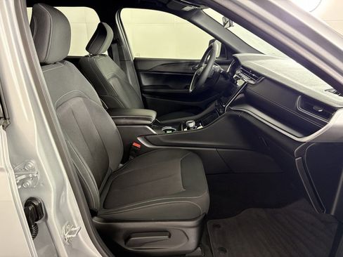 Used 2025 Jeep Grand Cherokee L Laredo image 45