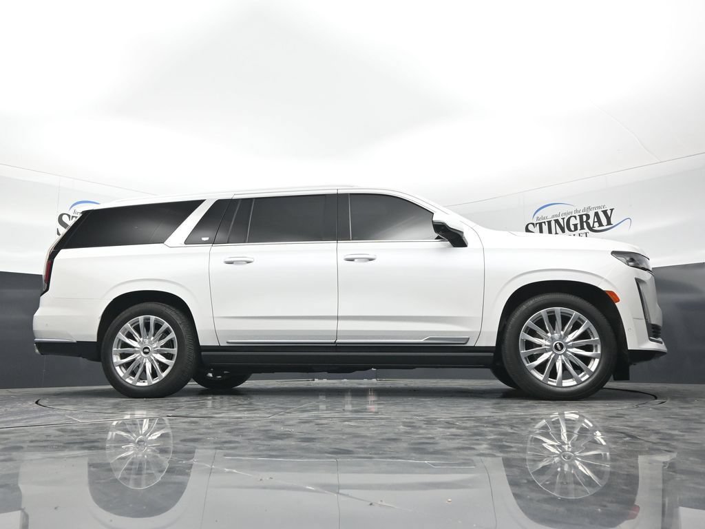 Used 2022 Cadillac Escalade ESV Premium Luxury w/ Performance Package AWD/4WD image 38