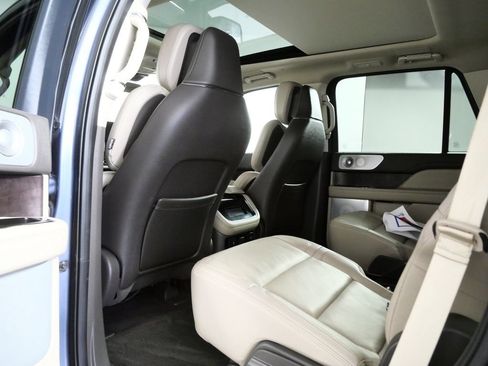 Certified 2023 Lincoln Navigator Reserve AWD/4WD image 12