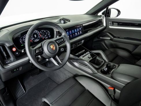 New 2026 Porsche Cayenne Base image 4