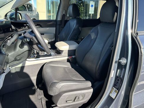 Used 2024 Kia Carnival SX Prestige image 16