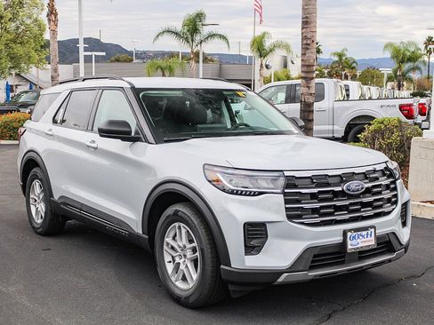 New 2026 Ford Explorer Active image 3