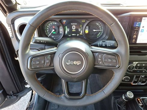 Used 2024 Jeep Wrangler Unlimited w/ Convenience Group image 16