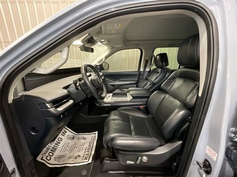 Used 2025 Lincoln Navigator Reserve AWD/4WD image 9