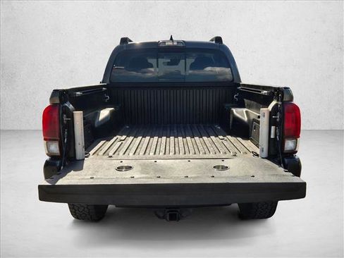 Used 2018 Toyota Tacoma SR5 RWD image 6