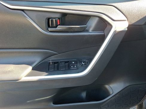 Certified 2021 Toyota RAV4 LE AWD/4WD image 12
