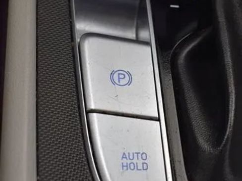 Used 2024 Hyundai Elantra Limited FWD image 34