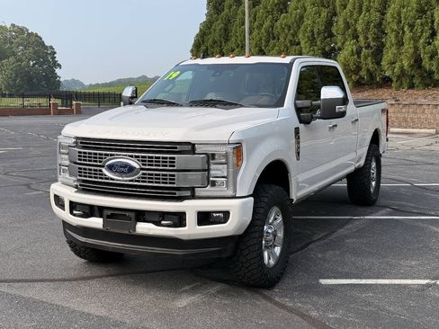 Used 2019 Ford F250 Platinum w/ Platinum Ultimate Package AWD/4WD image 7