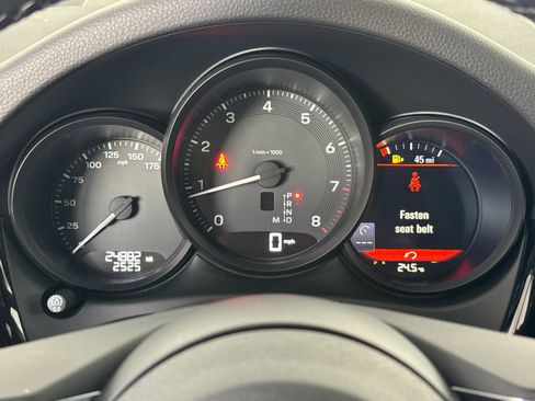 Certified 2022 Porsche Macan AWD/4WD image 28