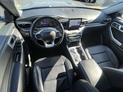 Used 2022 Ford Explorer XLT w/ Equipment Group 202A image 11