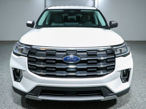 Used 2025 Ford Explorer Active w/ Active Comfort Package AWD/4WD image 4
