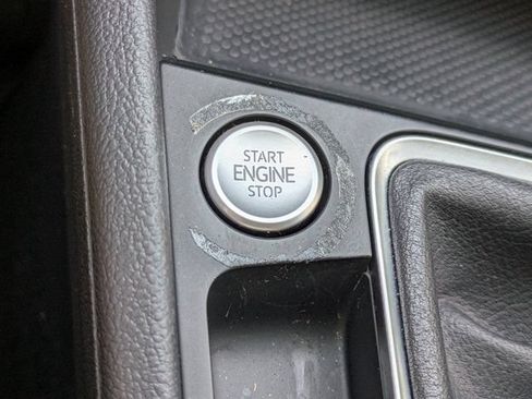 Used 2023 Volkswagen Jetta SE FWD image 29