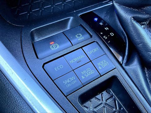 Used 2023 Toyota RAV4 LE image 34