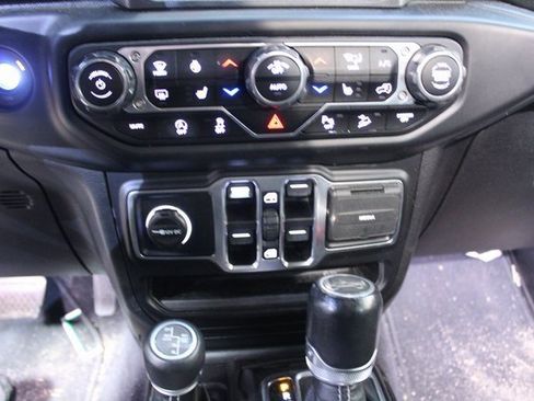 Used 2019 Jeep Wrangler Unlimited Sahara w/ Dual Top Group image 17