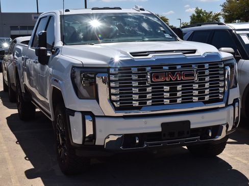 Used 2024 GMC Sierra 2500 Denali w/ Denali Reserve Package AWD/4WD image 4
