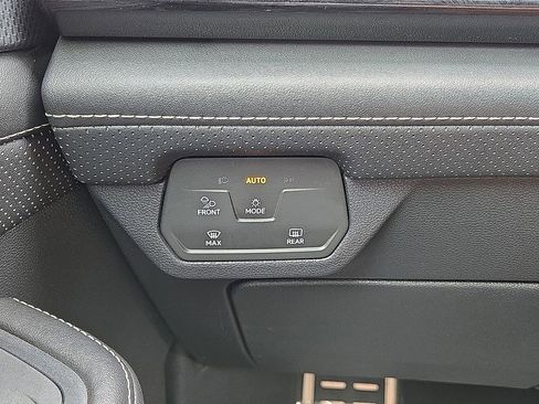 Used 2024 Volkswagen Atlas Cross Sport SEL Premium R-Line AWD/4WD image 27