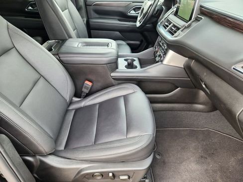 Used 2023 Chevrolet Tahoe Z71 w/ Luxury Package AWD/4WD image 11